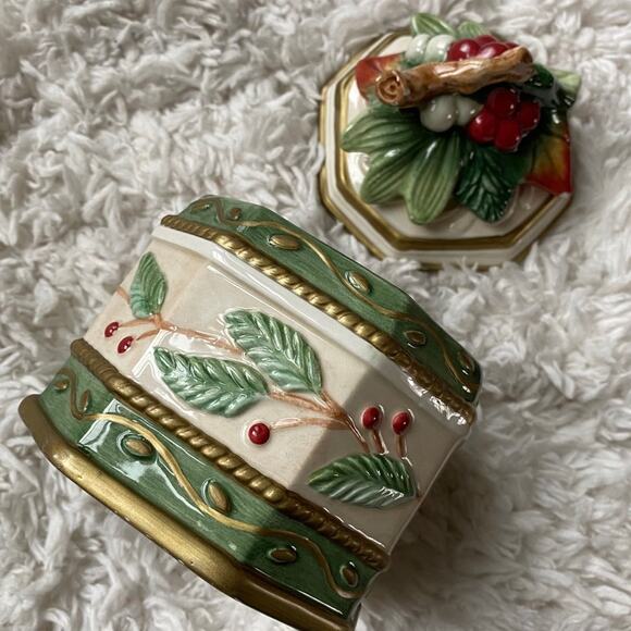Fitz and Floyd Classics 2004 Winter Wonderland Ceramic Lidded Box - Picture 6 of 10